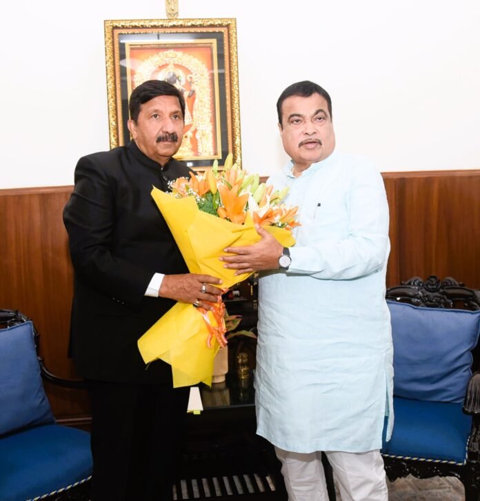 उप-मुख्यमंत्री मुकेश अग्निहोत्री ने आज नई दिल्ली में केंद्रीय भूतल परिवहन मंत्री नितिन गडकरी से भेंट कर हिमाचल प्रदेश के लिए उदार रवैया