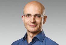 भारतीय मूल के सबीह खान बने एप्पल के नए COO, टिम कुक ने दी खास प्रतिक्रिया