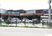 चंडीगढ़ की फर्नीचर मार्केट पर चला बुलडोजर: 116 दुकानें गिराईं, सड़कों पर सीलिंग, भारी पुलिस बल तैनात