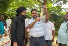 हर शुक्रवार डेंगू पर वार अभियान के तहत स्वास्थ्य विभाग की टीम ने विभिन्न स्थानों पर डेंगू के लार्वे की जांच की