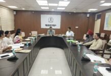 बरनाला के डिप्टी कमिश्नर ने स्वास्थ्य एवं शिक्षा योजनाओं का अधिकतम लाभ पहुंचाने पर जोर दिया जिला प्रशासनिक परिसर में आयोजित बैठक में डिप्टी कमिश्नर बरनाला ने स्वास्थ्य एवं शिक्षा विभाग के अधिकारियों के साथ विभिन्न जनकल्याणकारी योजनाओं की समीक्षा की।