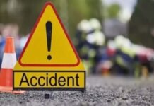 धागा फैक्टरी जा रही महिलाओं की बस को टिप्पर ने मारी टक्कर, पलटने से 15 से अधिक घायल