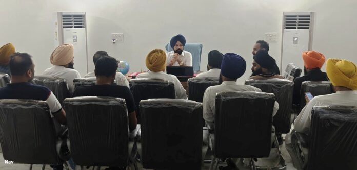 001 विधायक एडवोकेट अमरपाल सिंह किशनकोट ने कहा कि पंजाब के मुख्यमंत्री श्री भगवंत सिंह मान के नेतृत्व वाली राज्य सरकार ने अब तक युवाओं को लगभग 55,000 सरकारी