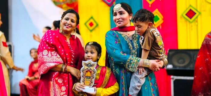 02 ‘तीयाँ’ के उल्लास के मौके पर शिव कुमार बटालवी ऑडिटोरियम का प्रांगण शगुनों के गीतों से गूंज उठा।                 प्रख्यात गायिका सरगी मान, गिद्दे की रानी कवलीन कौर