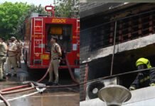 चंडीगढ़ सेक्टर-20 शोरूम में भीषण आग, दमकल मौके पर चंडीगढ़ सेक्टर-20 शोरूम में भीषण आग, दमकल मौके पर