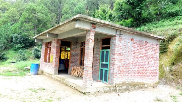 कभी कच्ची दीवारों और टपकती छतों के नीचे जिंदगी काट रहे परिवार आज पक्के और सुरक्षित आशियानों में गरिमापूर्ण जीवन व्यतीत कर रहे हैं।