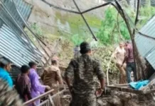 वैष्णो देवी यात्रा मार्ग पर अर्धकुंवारी के पास भूस्खलन: 8 श्रद्धालुओं की मौ*त, 20 घायल, यात्रा रोक दी गई वैष्णो देवी यात्रा मार्ग पर अर्धकुंवारी के पास भूस्खलन: 8 श्रद्धालुओं की मौ*त, 20 घायल, यात्रा रोक दी गई