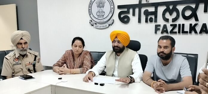 Punjab Panchayat Minister Mr. Tarunpreet Singh Sond today reviewed the ongoing flood relief operations in Fazilka d