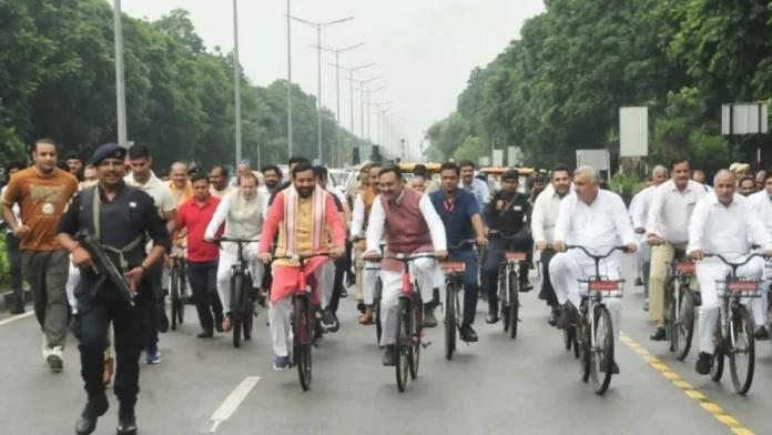 26_08_2025-nayab_saini_168_24025244 हरियाणा विधानसभा पहुंचे CM नायब सैनी साइकिल से; स्पीकर, मंत्री और विधायक भी हुए शामिल, मानसून सत्र का तीसरा दिन आज