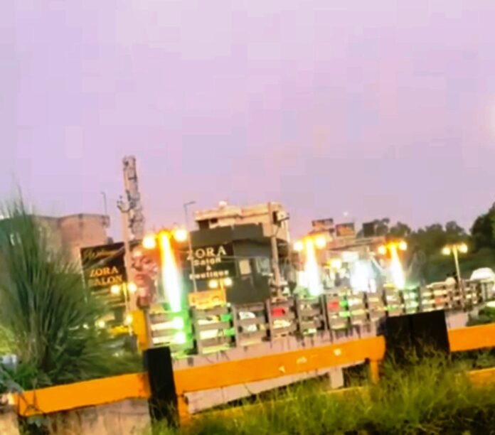 To give Batala city a distinctive and beautiful appearance, the city has been decorated with attractive lights in the colours