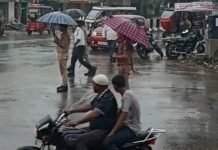 बारिश से 4 डिग्री गिरा तापमान, कल से मौसम में बदलाव की संभावना, यलो अलर्ट जारी बारिश से 4 डिग्री गिरा तापमान, कल से मौसम में बदलाव की संभावना, यलो अलर्ट जारी