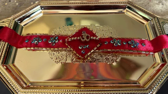 अहमदाबाद की रहने वाली पाकिस्तानी मूल की कमर मोहसिन शेख प्रधानमंत्री नरेंद्र मोदी की मुंहबोली बहन की तरह हैं और पिछले 30 वर्षों से हर साल