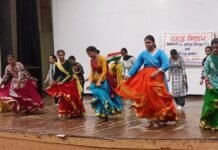 शिव कुमार बटालवी ऑडिटोरियम में विभिन्न स्कूलों के बच्चों की रिहर्सल आजादी दिवस मनाने की तैयारियां पूरे जोश और उत्साह के साथ चल रही हैं। विभिन्न स्कूलों के विद्यार्थी देशभक्ति पर आधारित सांस्कृतिक कार्यक्रमों की रिहर्सल कर रहे हैं।