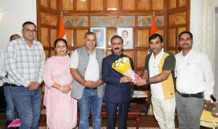 Computer teachers (2) प्रदेश कंप्यूटर शिक्षक संघ की राज्य अध्यक्ष ने मुख्यमंत्री से भेंट की