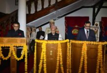 राज्यपाल ने डॉ. पवनेश कुमार को एचपीपीएससी सदस्य की शपथ दिलाई राज्यपाल ने डॉ. पवनेश कुमार को एचपीपीएससी सदस्य की शपथ दिलाई