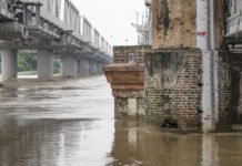 अंबाला में मंत्री विज ने टांगरी नदी का किया दौरा, यमुना के 18 गेट खुले; दिल्ली में बाढ़ का अलर्ट अंबाला में मंत्री विज ने टांगरी नदी का किया दौरा, यमुना के 18 गेट खुले; दिल्ली में बाढ़ का अलर्ट