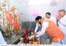 श्रीकृष्ण जन्माष्टमी के अवसर पर मुख्यमंत्री श्री नायब सिंह सैनी ने कुरुक्षेत्र में आयोजित कार्यक्रम में की शिरकत हरियाणा के मुख्यमंत्री श्री नायब सिंह सैनी ने प्रदेशवासियों को श्रीकृष्ण जन्माष्टमी पर्व की बधाई देते हुए कहा कि श्रीकृष्ण जन्माष्टमी का पर्व हमारी संस्कृति,