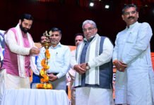 55 साल बनाम 11 साल- कांग्रेस ने गरीबों को सपने दिखाए, जबकि डबल इंजन सरकार ने उन्हें साकार किया – मुख्यमंत्री नायब सिंह सैनी हरियाणा के मुख्यमंत्री श्री नायब सिंह सैनी ने कांग्रेस पर तीखा हमला बोलते हुए कहा कि आजादी के बाद 55 वर्षों तक सत्ता में रहने के बावजूद कांग्रेस ने देश