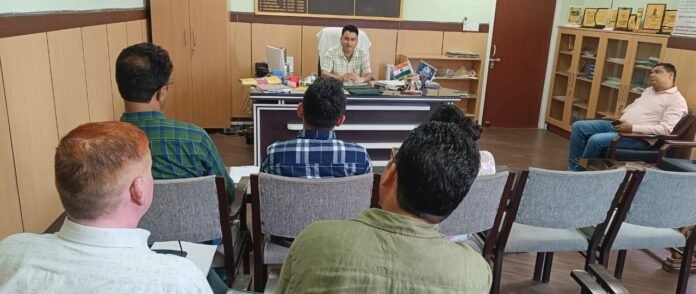 उपमंडल पधर में भांग की अवैध खेती पर रोक लगाने के लिए आज एसडीएम कार्यालय पधर में वन विभाग, पुलिस और राजस्व विभाग की एक संयुक्त कमेटी