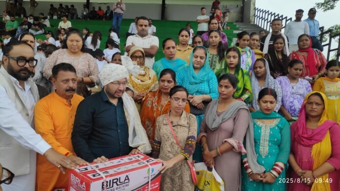 Punjab Local Government and Parliamentary Affairs Minister Dr. Ravjot Singh hoisted the national flag as the chief guest