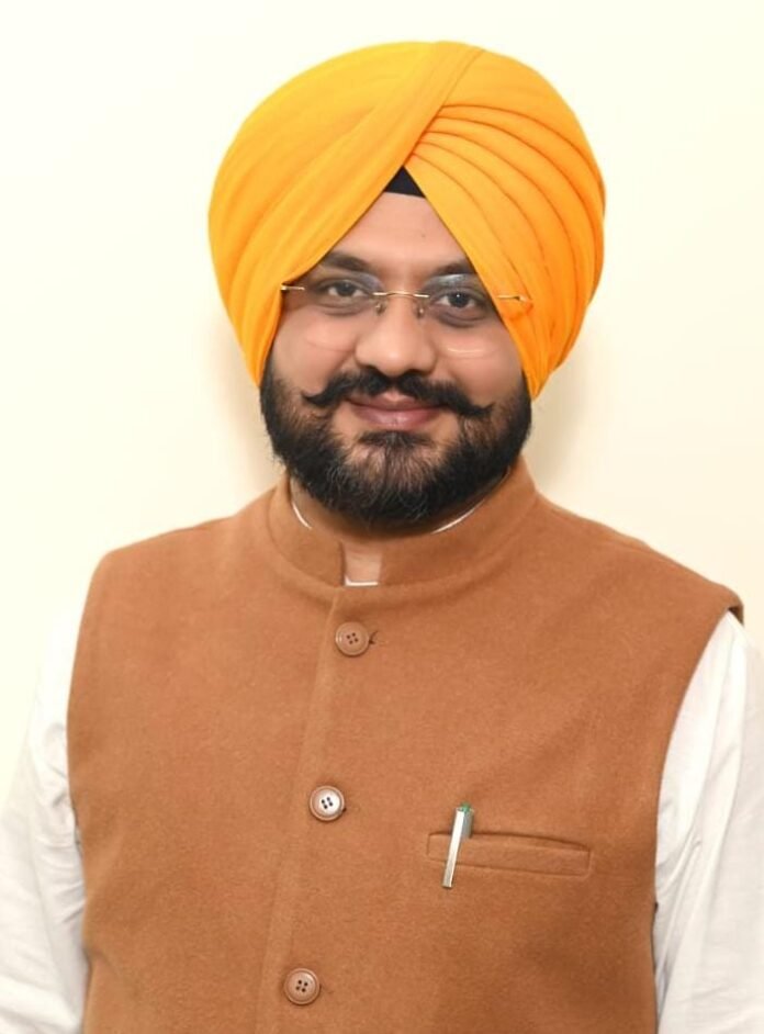 Pic पंजाब सरकार ने वित्तीय वर्ष 2024-25 में रिकॉर्ड 310 करोड़ रुपये का लेबर सैस एकत्र किया है, जो पिछले चार वर्षों में सबसे अधिक है। लेबर सैस 2021-22 में 203.94 करोड़