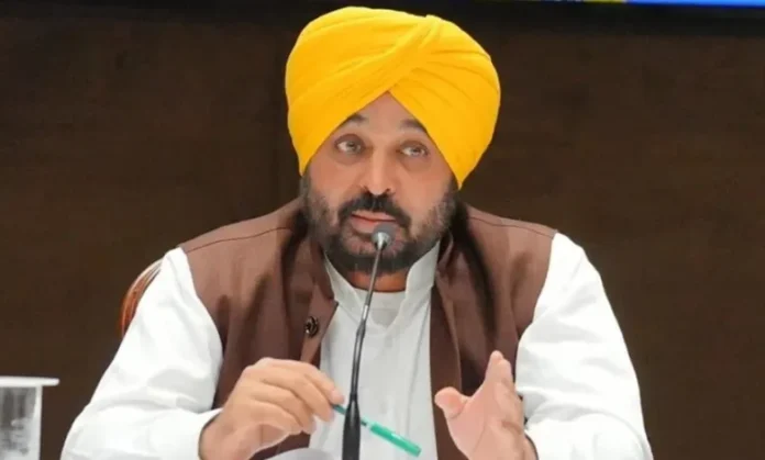 Punjab-1-780x470 मुख्यमंत्री भगवंत मान ने दिखाया मानवीय चेहरा: बाढ़ राहत में लगाया अपना सरकारी हेलीकॉप्टर, खुद पहुंचे ग्राउंड ज़ीरो, पीड़ितों को दिया मुआवजा
