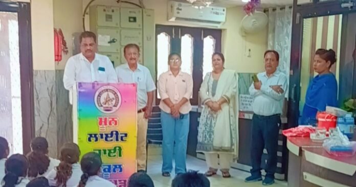 संजीवनी वेलफेयर सोसाइटी बुढलाडा द्वारा मून लाइट हाई स्कूल में चेयरमैन शिव कुमार के सहयोग से नशे के खिलाफ जागरूकता कार्यक्रम आयोजित किया गया।