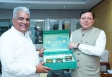 मुख्यमंत्री ने केंद्रीय पर्यावरण, वन एवं जलवायु परिवर्तन मंत्री से भेंट की मुख्यमंत्री ने केंद्रीय पर्यावरण, वन एवं जलवायु परिवर्तन मंत्री से भेंट की