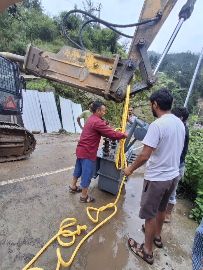 मंडी जिला के सराज क्षेत्र में 30 जून को आई प्राकृतिक आपदा के बाद अंधेरे में डूबे 115 गांवों में से अब 107 गांवों में फिर से रोशनी लौट आई है।