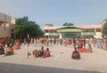 स्वतंत्रता दिवस संबंधी पहली रिहर्सल डीसी डीएवी स्कूल फाज़िल्का के प्रांगण में संपन्न 15 अगस्त को आयोजित होने वाला जिला स्तरीय स्वतंत्रता दिवस समारोह शहीद भगत सिंह स्टेडियम, फाजिल्का में धूमधाम और उत्साह के साथ मनाया जाएगा।