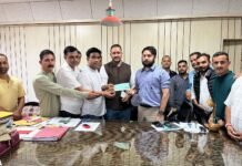 मंडी आपदा पीड़ितों की मदद के लिए आगे आया राजा वीरभद्र सिंह फाउंडेशन मानवीय सेवा और सामाजिक जिम्मेदारी की अनूठी मिसाल पेश करते हुए, राजा वीरभद्र सिंह फाउंडेशन के अध्यक्ष श्री विक्रमादित्य सिंह के नेतृत्व