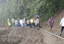 मौसम की मार के बीच निर्बाध बिजली आपूर्ति के लिए दिन-रात जुटा विद्युत बोर्ड मौसम की मार के बीच निर्बाध