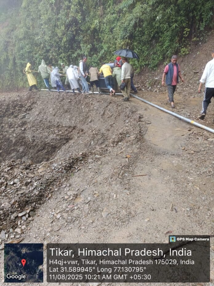 मौसम की मार के बीच निर्बाध