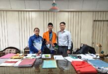 सवाते (फ्रेंच बॉक्सिंग) प्रतियोगिता के कांस्य पदक विजेता ने उपायुक्त से की भेंट सवाते (फ्रेंच बॉक्सिंग) प्रतियोगिता के कांस्य पदक विजेता ने उपायुक्त से की भेंट