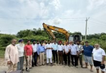 पिंड बांस में डंगा लगाने का काम शुरू, बरसात के दौरान संभावित बाढ़ से निपटने के लिए कैबिनेट मंत्री हरजोत बैंस का प्रयास कैबिनेट मंत्री श्री हरजोत सिंह बैंस ने नंगल तहसील के पिंड बांस में बरसात के दौरान संभावित बाढ़ की स्थिति से बचाव के लिए 100 फुट लंबा डंगा