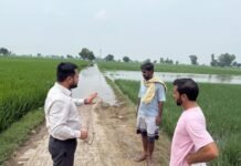 प्रशासन की टीमें कर रही हैं सीमा से जुड़े गांवों का दौरा, हालात पर रखी जा रही है कड़ी नज़र प्रशासन की टीमें कर रही हैं सीमा से जुड़े गांवों का दौरा, हालात पर रखी जा रही है कड़ी नज़र