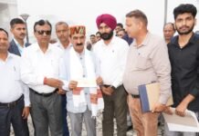 HP Backward Classes Finance Corporation donates ₹5 lakh to CM Relief Fund Chief Minister Thakur Sukhvinder Singh Sukhu being presented a cheque of Rupees five lakh by Vice Chairman