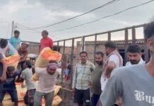 Late last night, the MLA of Fazilka constituency visited flood-affected villages to meet the residents. MLA of Fazilka, Mr. Narinderpal Singh Sawna, visited several flood-affected villages in the Fazilka constituency late last night,