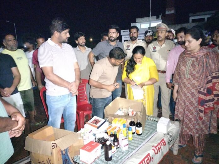  फाजिल्का की डिप्टी कमिश्नर अमरप्रीत कौर संधू की देखरेख में जिले में राहत कार्य तेज़ी से चल रहे हैं। डिप्टी कमिश्नर स्वयं लगातार दौरे कर हर स्थिति पर