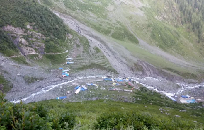 डल झील का जलस्तर अचानक बढ़ा, चंबा में फंसे श्रद्धालुओं ने सुनाई आपबीती