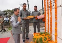 मुख्यमंत्री ने पूर्व प्रधानमंत्री अटल बिहारी वाजपेयी की पुण्यतिथि पर श्रद्धासुमन अर्पित किए मुख्यमंत्री ठाकुर सुखविंद्र सिंह सुक्खू ने आज शिमला के रिज मैदान पर भारत रत्न एवं पूर्व प्रधानमंत्री अटल बिहारी वाजपेयी को उनकी पुण्यतिथि
