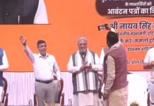 CM सैनी ने पंचकूला में आवास पत्र वितरण, हजारों परिवारों के सपने होंगे पूरे—लाभार्थियों संग सेल्फी भी ली! CM सैनी ने पंचकूला में आवास पत्र वितरण, हजारों परिवारों के सपने होंगे पूरे—लाभार्थियों संग सेल्फी भी ली!