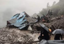 हिमाचल में बारिश का प्रकोप: मंडी में दो इमारतें ध्वस्त, मनाली में दुकानें नदी में समाई, 750 सड़कें ठप; चंबा-कांगड़ा में रेड अलर्ट हिमाचल में बारिश का प्रकोप: मंडी में दो इमारतें ध्वस्त, मनाली में दुकानें नदी में समाई, 750 सड़कें ठप; चंबा-कांगड़ा में रेड अलर्ट