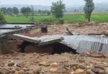 कठुआ में बादल फटा: चार की मौ*त, छह गंभीर रूप से घायल कठुआ में बादल फटा: चार की मौ*त, छह गंभीर रूप से घायल