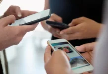 हिमाचल: स्कूलों में मोबाइल फोन बैन, आदेश विद्यार्थियों और शिक्षकों पर समान रूप से लागू हिमाचल: स्कूलों में मोबाइल फोन बैन, आदेश विद्यार्थियों और शिक्षकों पर समान रूप से लागू