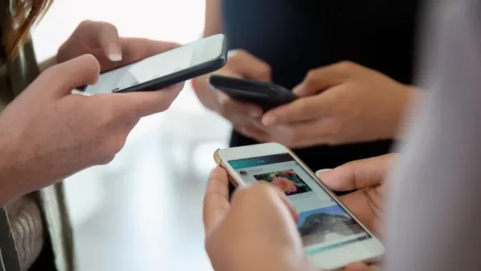 हिमाचल: स्कूलों में मोबाइल फोन बैन, आदेश विद्यार्थियों और शिक्षकों पर समान रूप से लागू