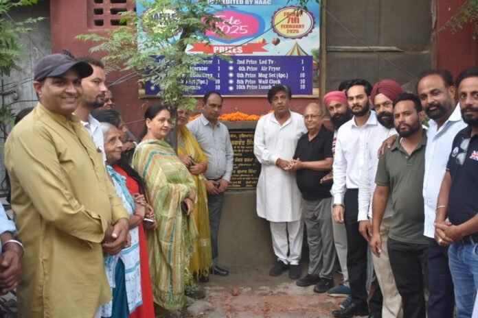 जनहित से जुड़े विकास कार्यों को गति देते हुए होशियारपुर के विधायक एवं पंजाब विधानसभा की पटीशन कमेटी के चेयरमैन ब्रम शंकर ज़िम्पा ने आज धोबी घाट चौक