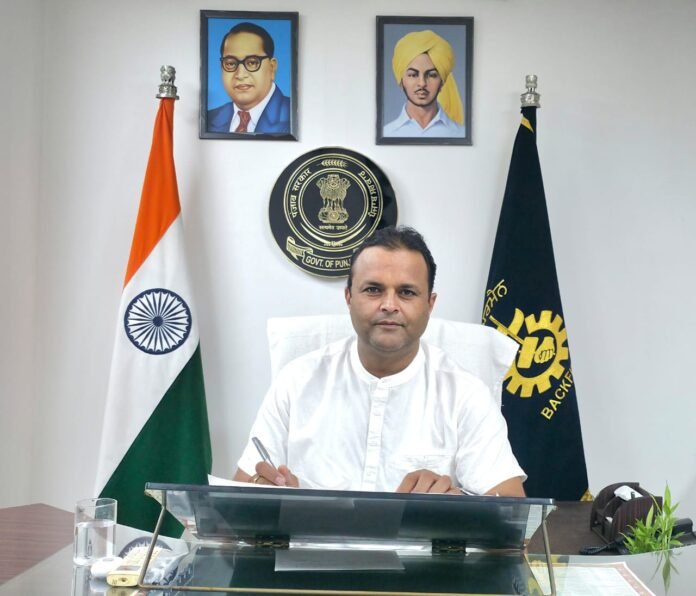 बैकफिंको पंजाब के चेयरमैन संदीप सैनी ने आज कहा कि हालिया भारी बरसात और बाढ़ की चुनौती से निपटने के लिए पंजाब सरकार पूरी तरह से सजग है और हर