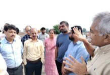 लगातार दूसरे दिन भारत सरकार की टीम ने फाज़िल्का जिले के बाढ़ प्रभावित क्षेत्रों का किया दौरा पंजाब के बाढ़ प्रभावित क्षेत्रों के सर्वेक्षण के लिए भारत सरकार की ओर से भेजी गई केंद्रीय टीम ने आज लगातार दूसरे दिन फाज़िल्का जिले में जलालाबाद