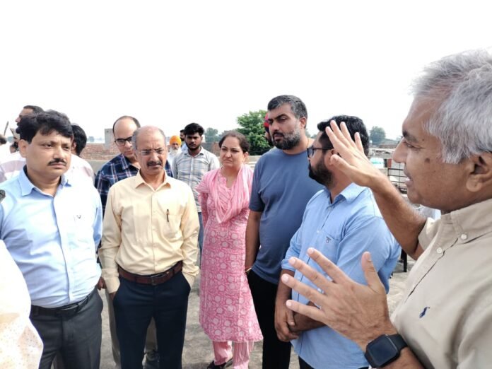 पंजाब के बाढ़ प्रभावित क्षेत्रों के सर्वेक्षण के लिए भारत सरकार की ओर से भेजी गई केंद्रीय टीम ने आज लगातार दूसरे दिन फाज़िल्का जिले में जलालाबाद